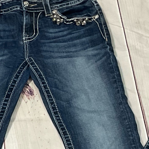 Women’s Miss Me Mid-Rise Boot Jean Size 28x34 Embellished Pockets - Picture 2 of 8